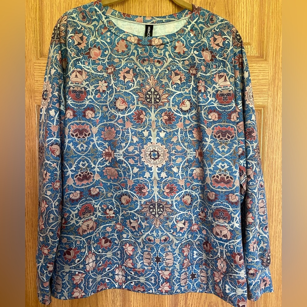 50% Off! NORACORA Light weight, Long sleeve Top. William Morris print fabric.